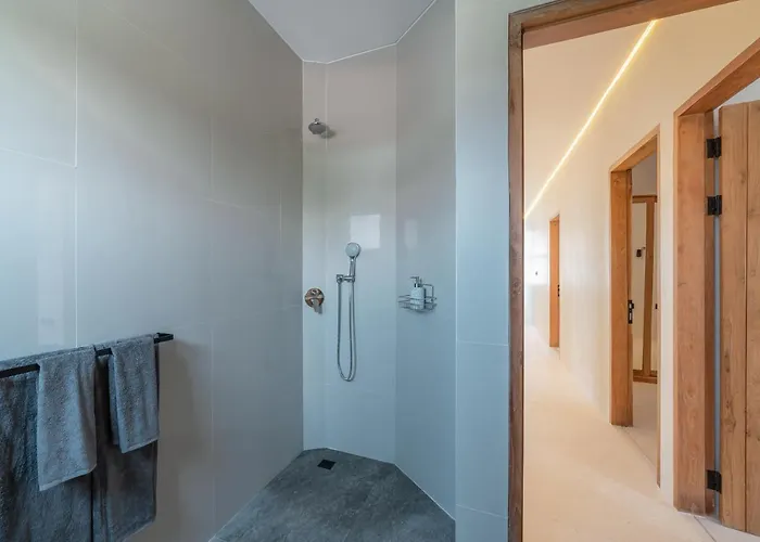 Delight - Brand New 5br In Canggu (Bali)